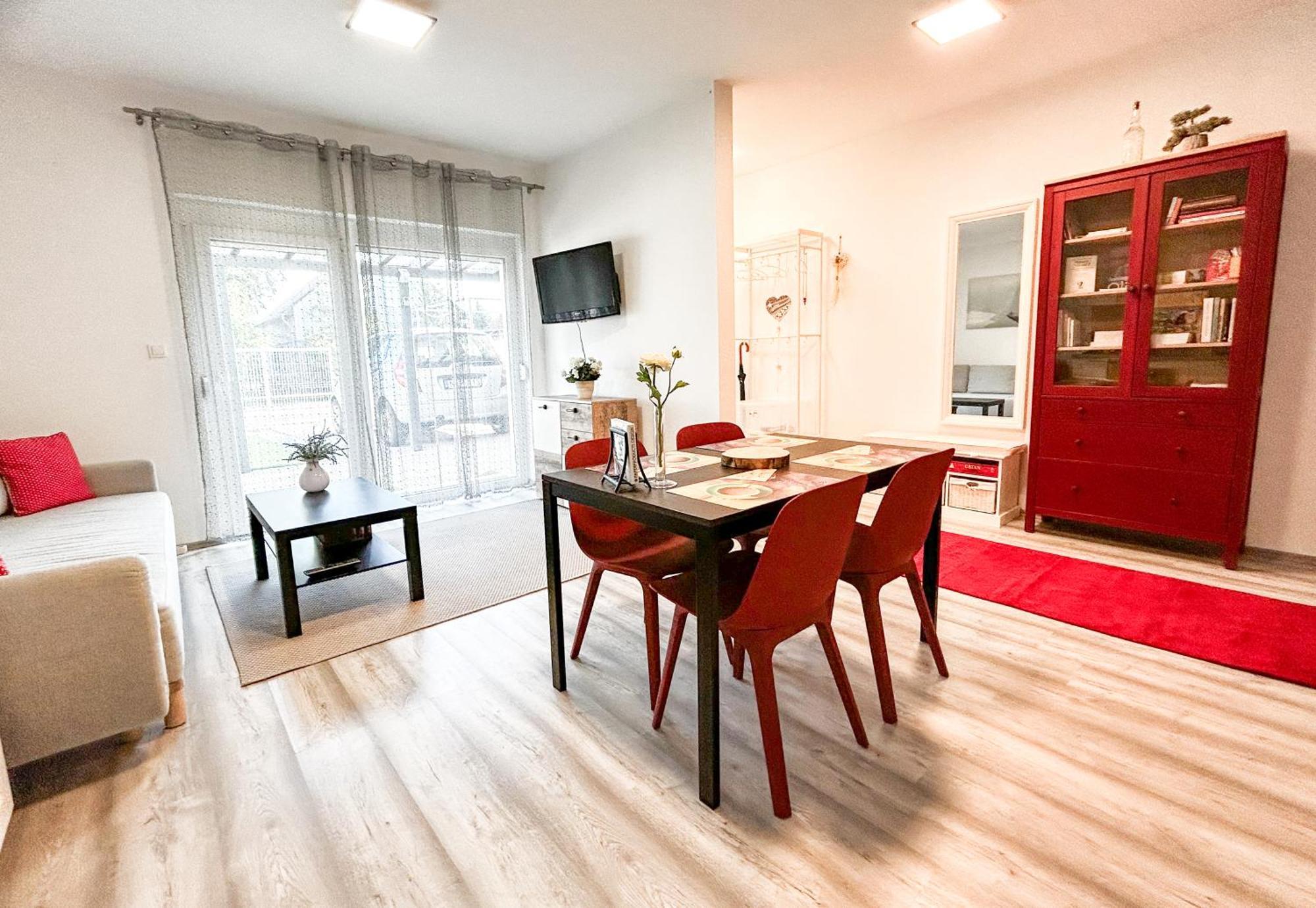 Komfort Home Bursport Bt. Haz Балатонфеньвеш Экстерьер фото