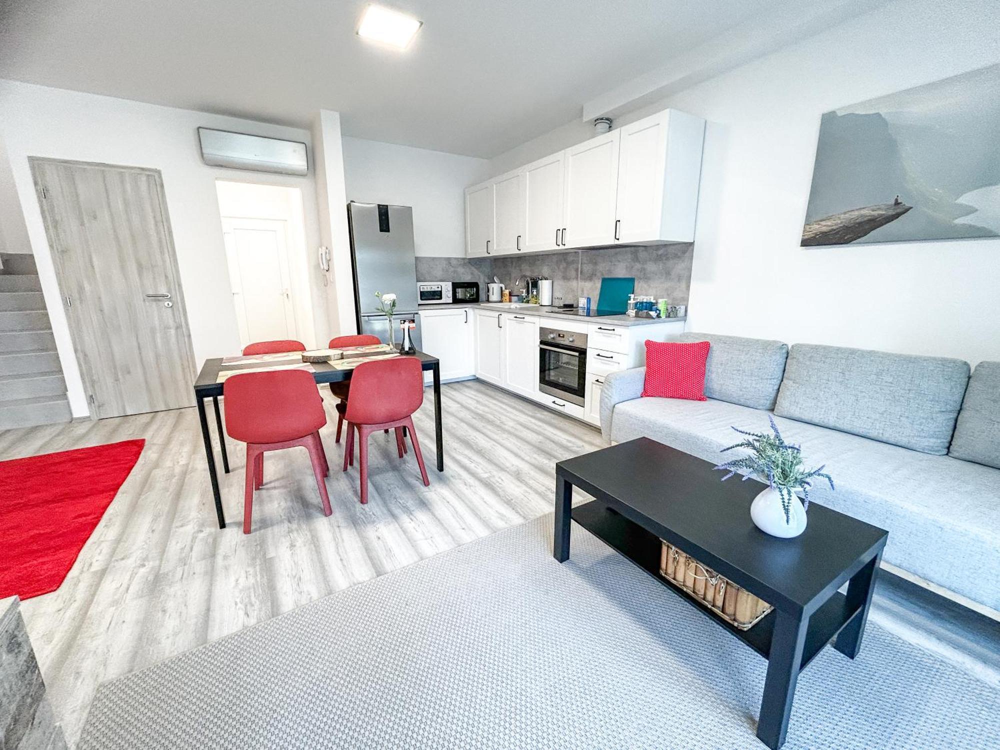 Komfort Home Bursport Bt. Haz Балатонфеньвеш Экстерьер фото